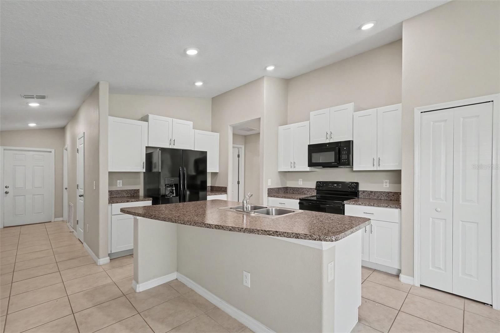 7109 KING CREEK DR — photo 4