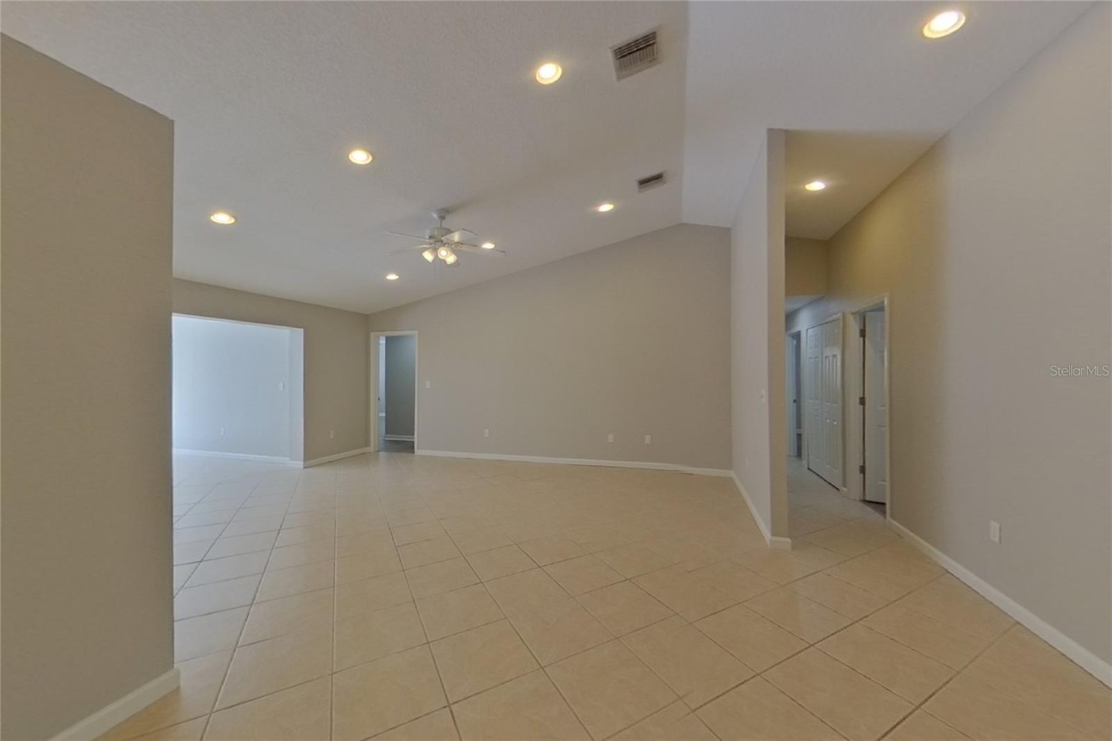 Home in LARGO — photo 4