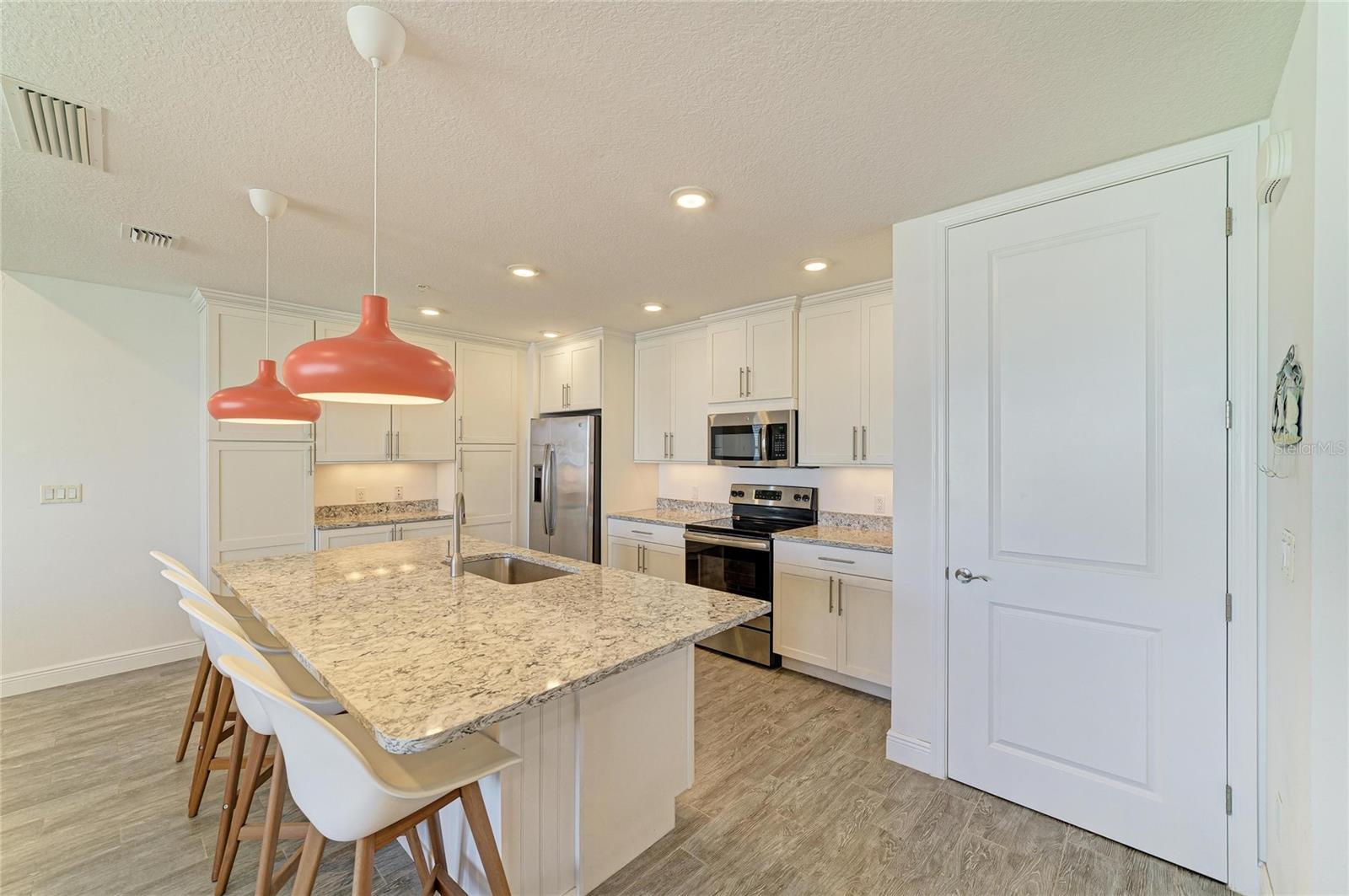 391 ARUBA CIR #401 — photo 19