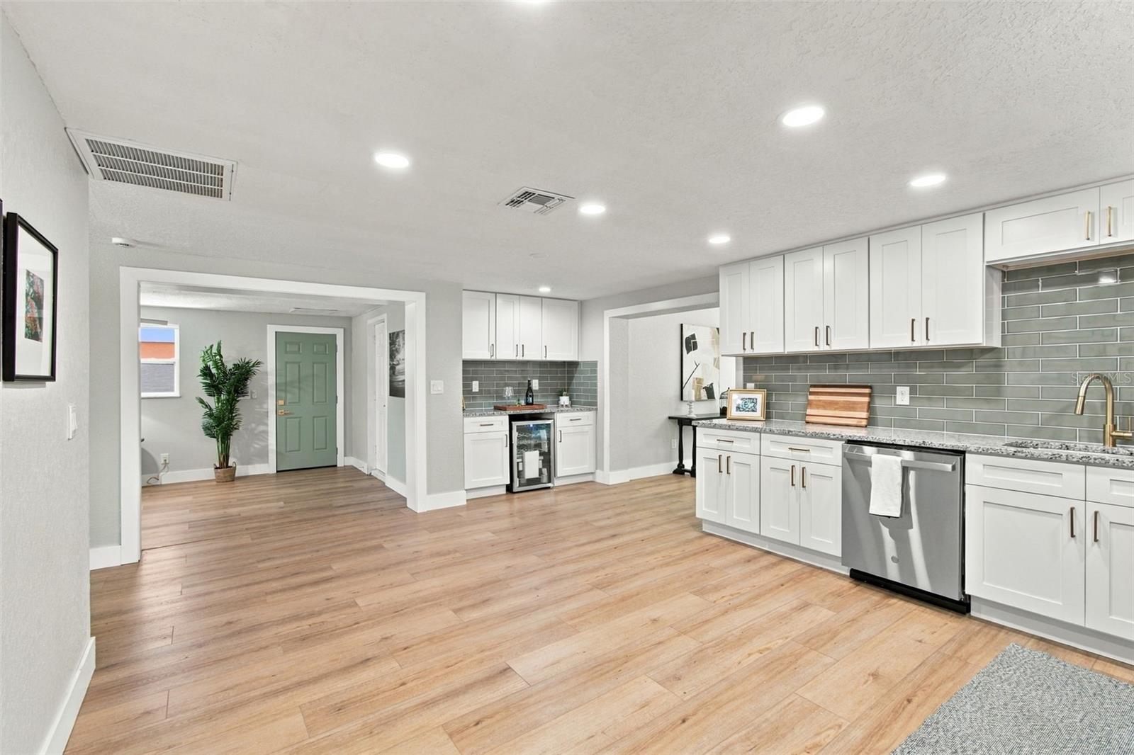 1954 W SKYLINE DR — photo 2