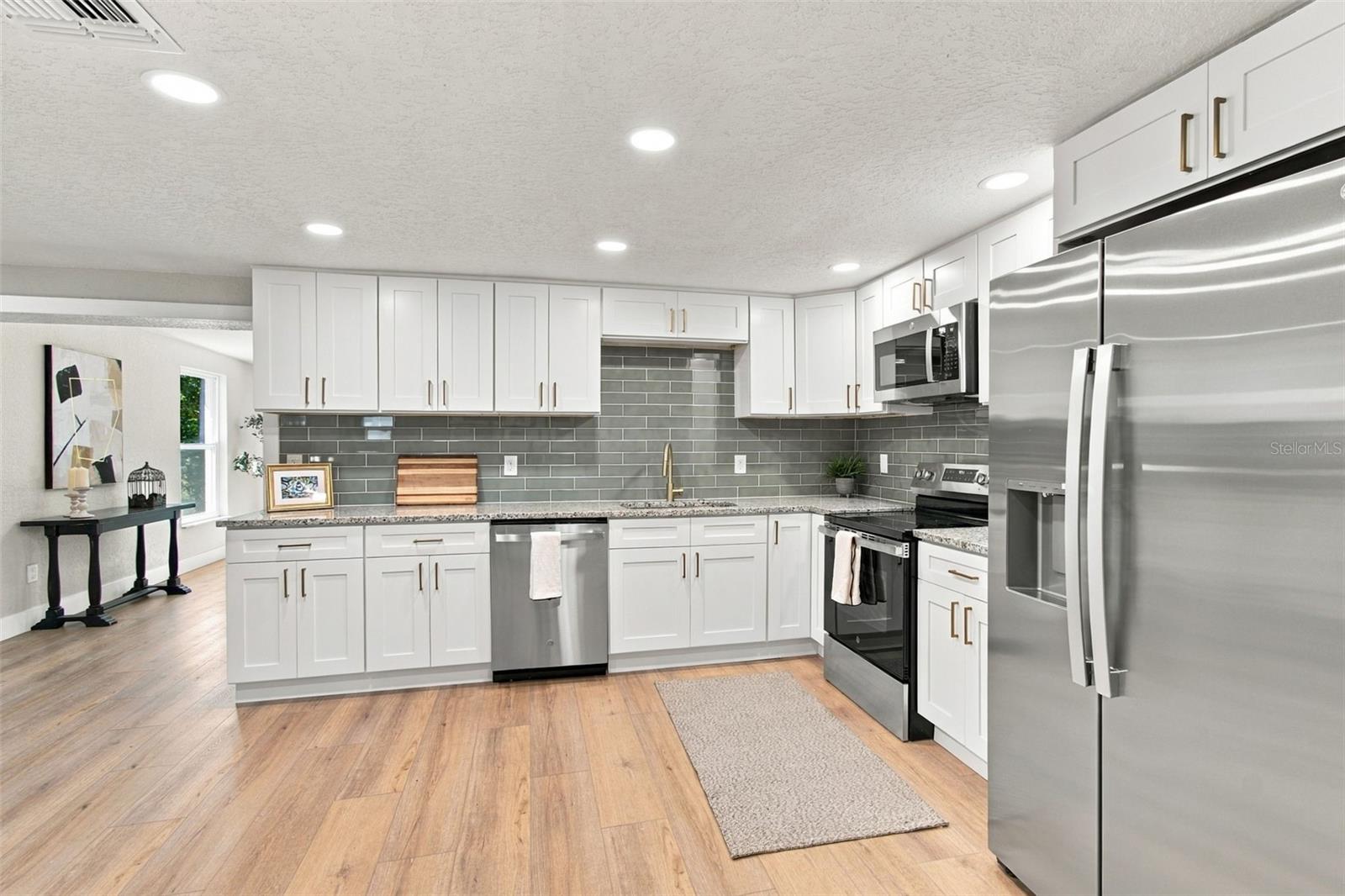 1954 W SKYLINE DR — photo 4