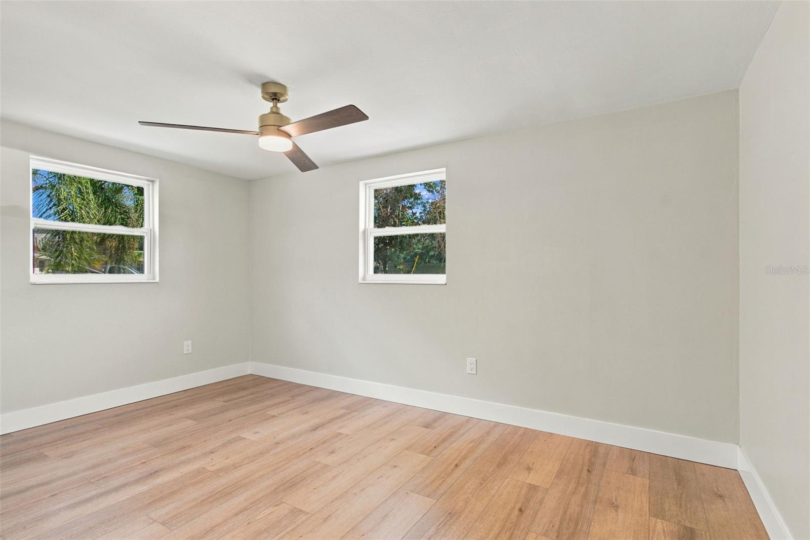 1954 W SKYLINE DR — photo 16