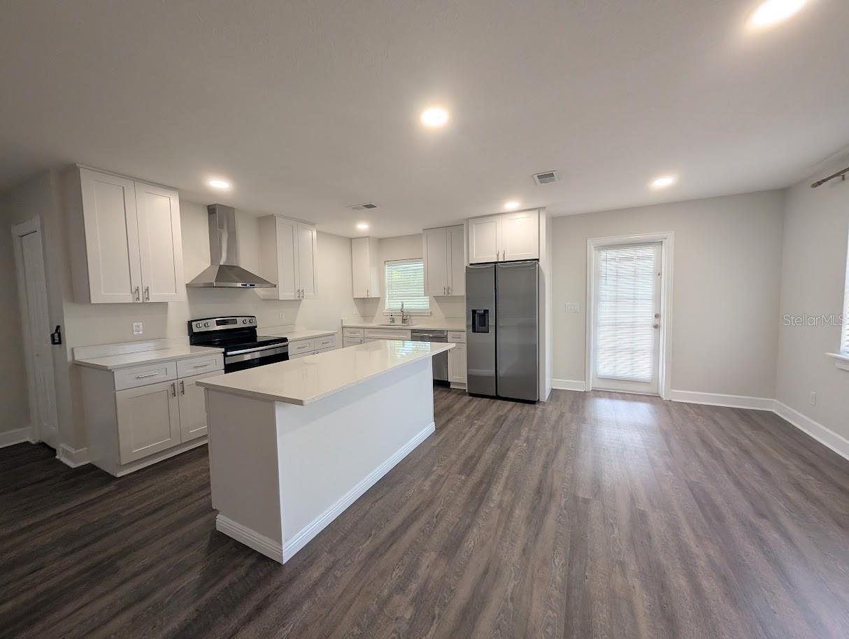 3902 W PAXTON AVE — photo 3