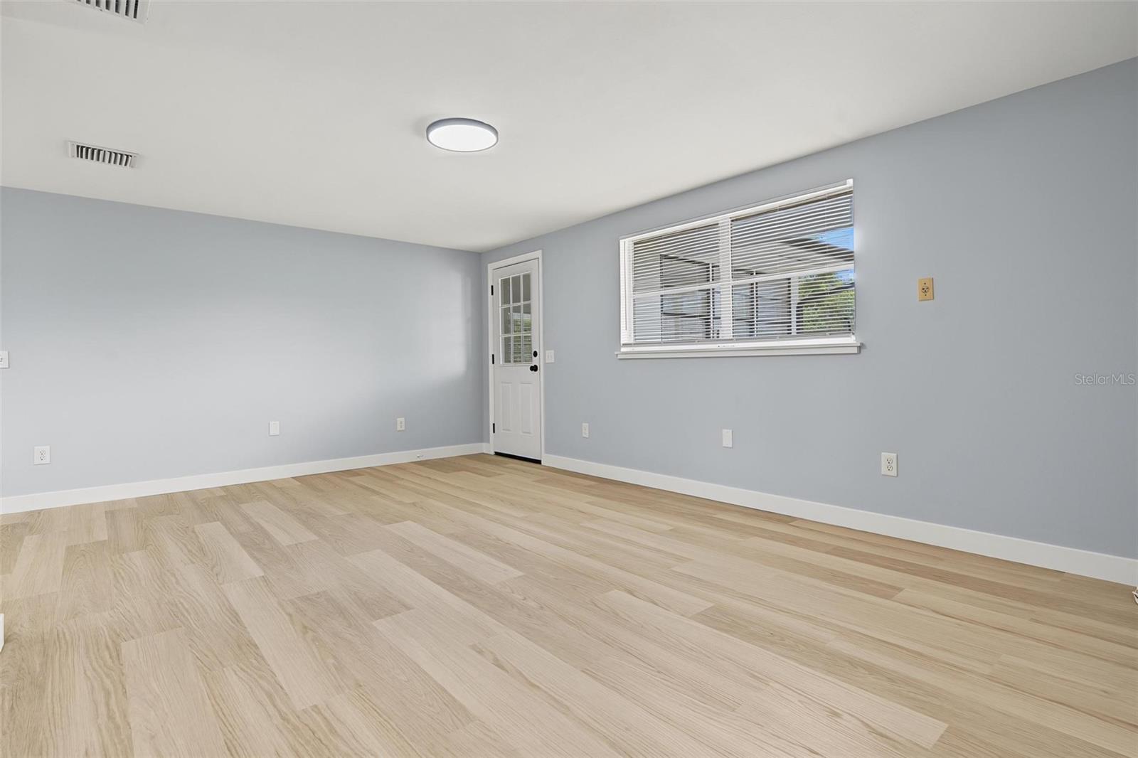10025 CHESTNUT DR — photo 9