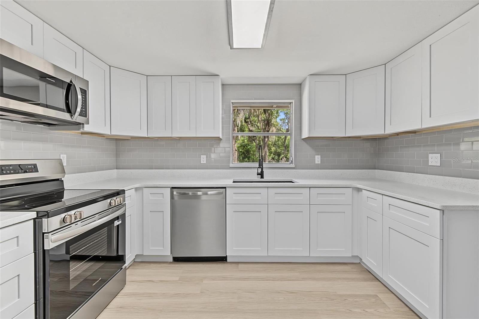 10025 CHESTNUT DR — photo 15
