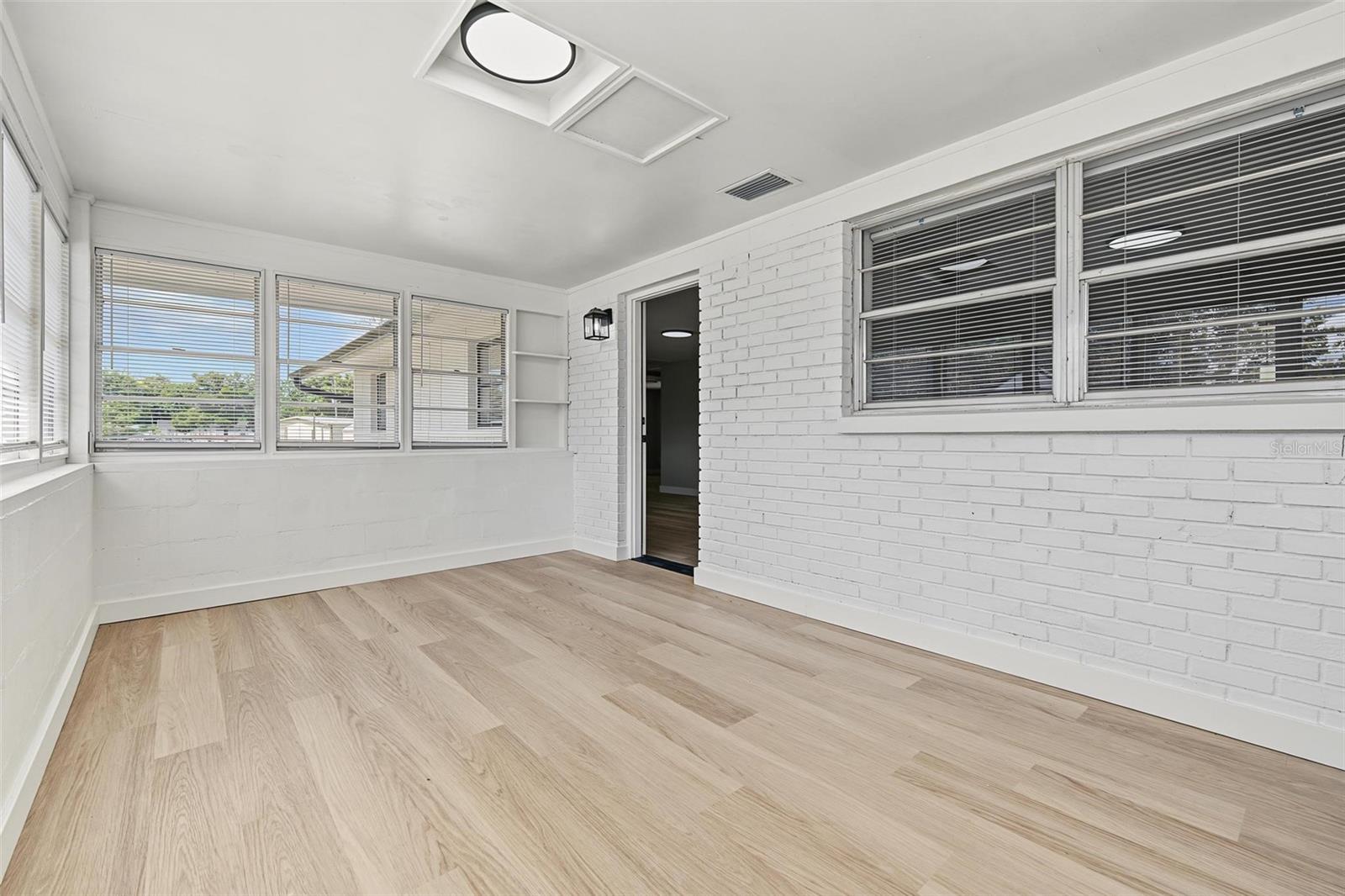 10025 CHESTNUT DR — photo 4