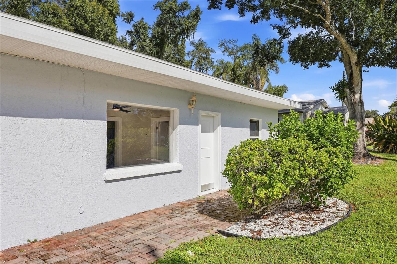 4620 VIOLET AVE — photo 3