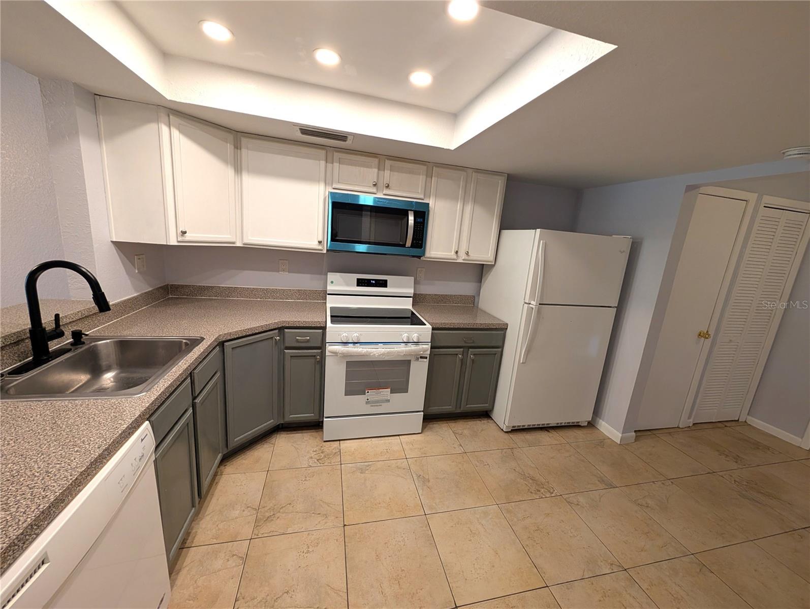 6306 GRAND BAHAMA CIR #A — photo 7