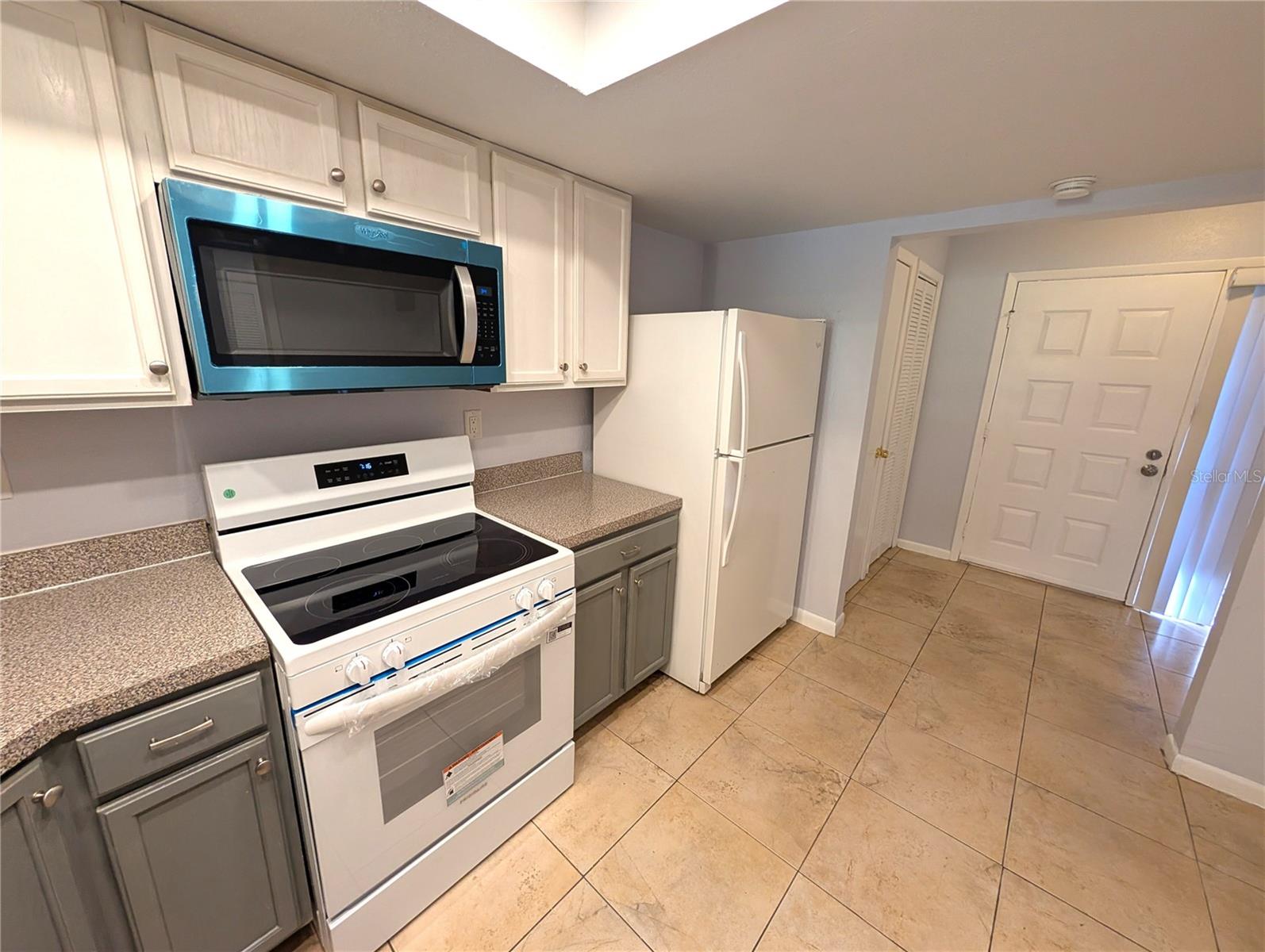 6306 GRAND BAHAMA CIR #A — photo 8