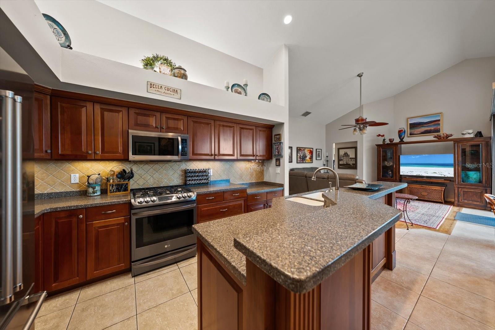 913 WESTWINDS BLVD — photo 10