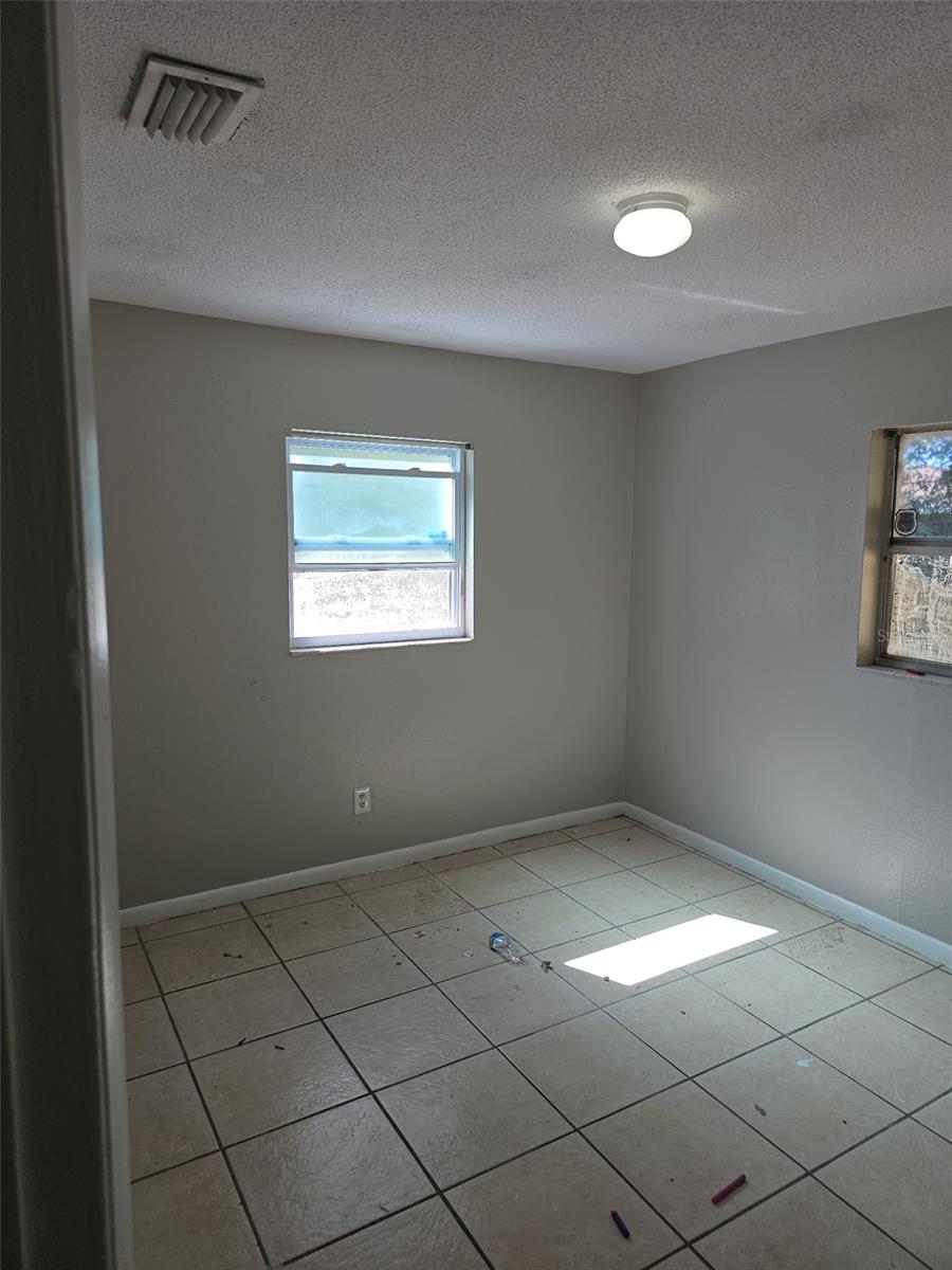 916 KNIGHT ST — photo 11