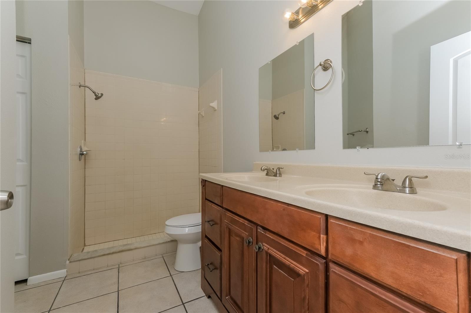 13424 SILVERCREEK DR — photo 13