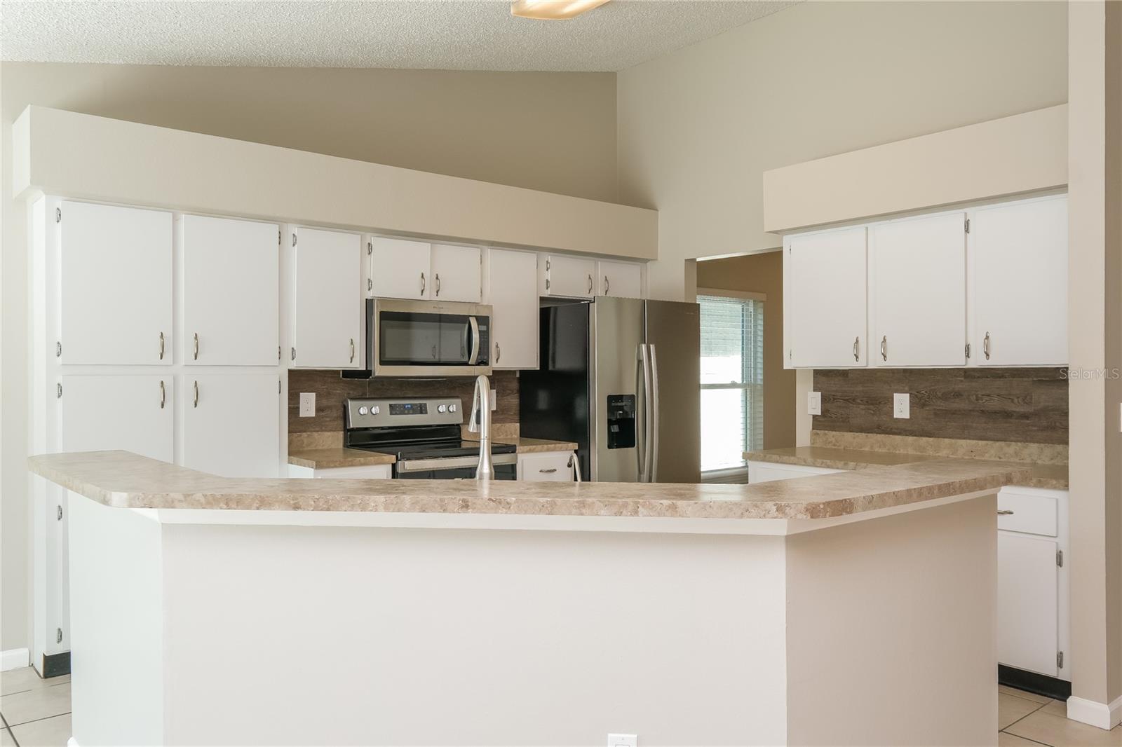 13424 SILVERCREEK DR — photo 5