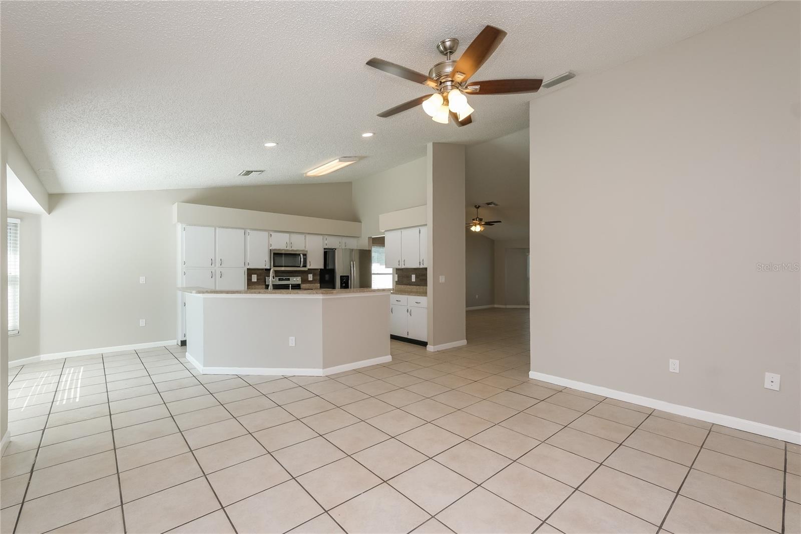 13424 SILVERCREEK DR — photo 4