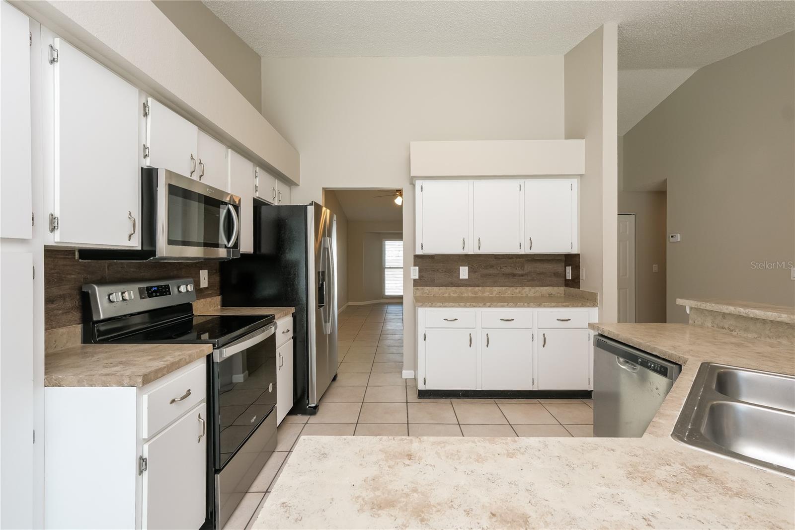 13424 SILVERCREEK DR — photo 6
