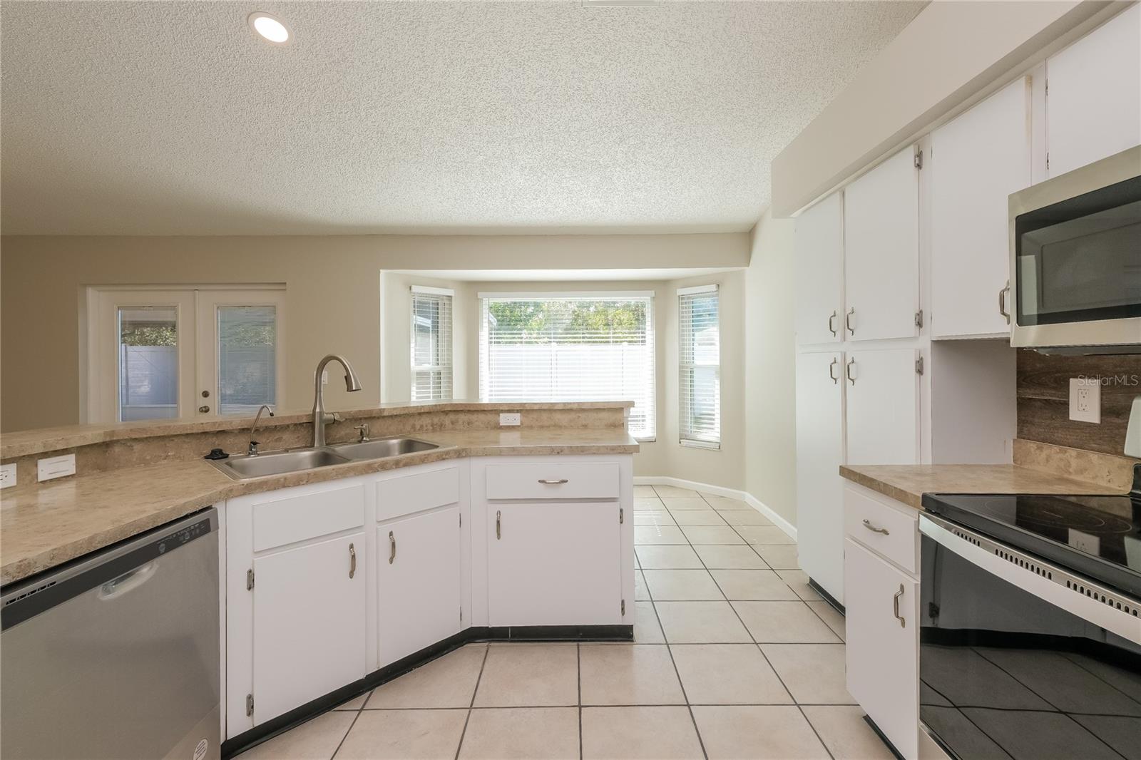 13424 SILVERCREEK DR — photo 7