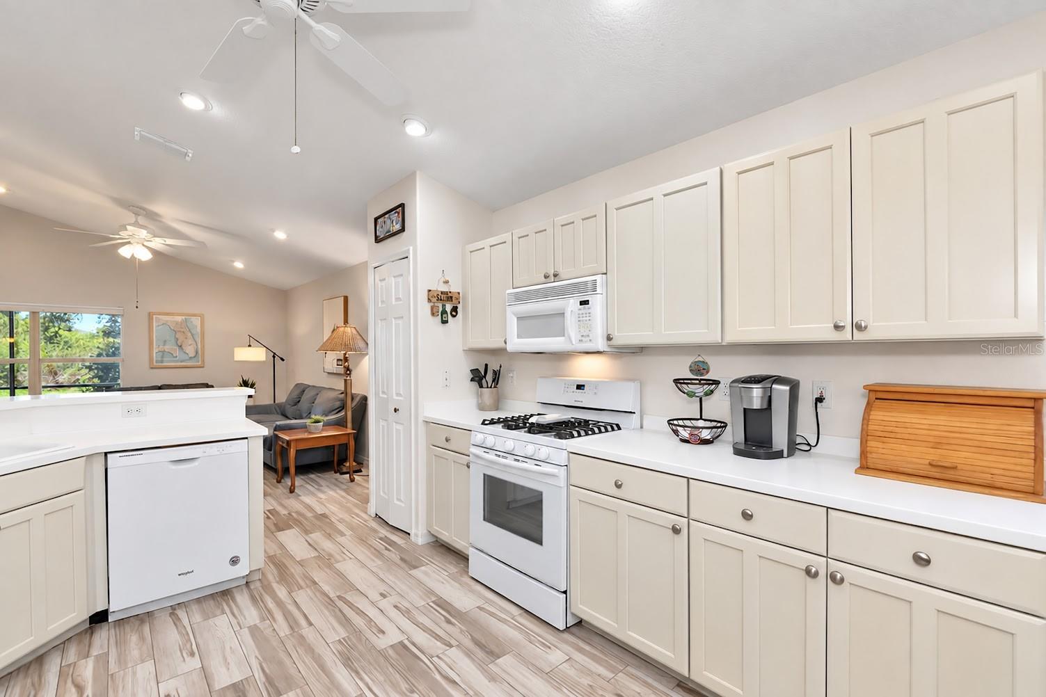 5113 FLAGSTONE DR — photo 14