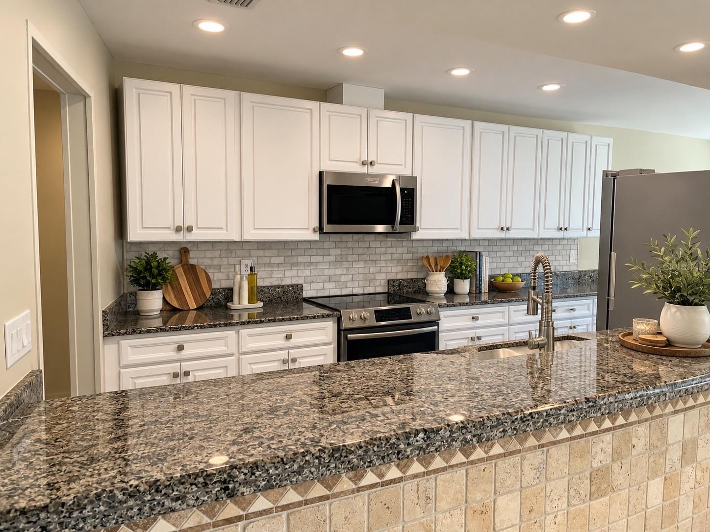 6993 COUNTRY LAKES CIR — photo 9