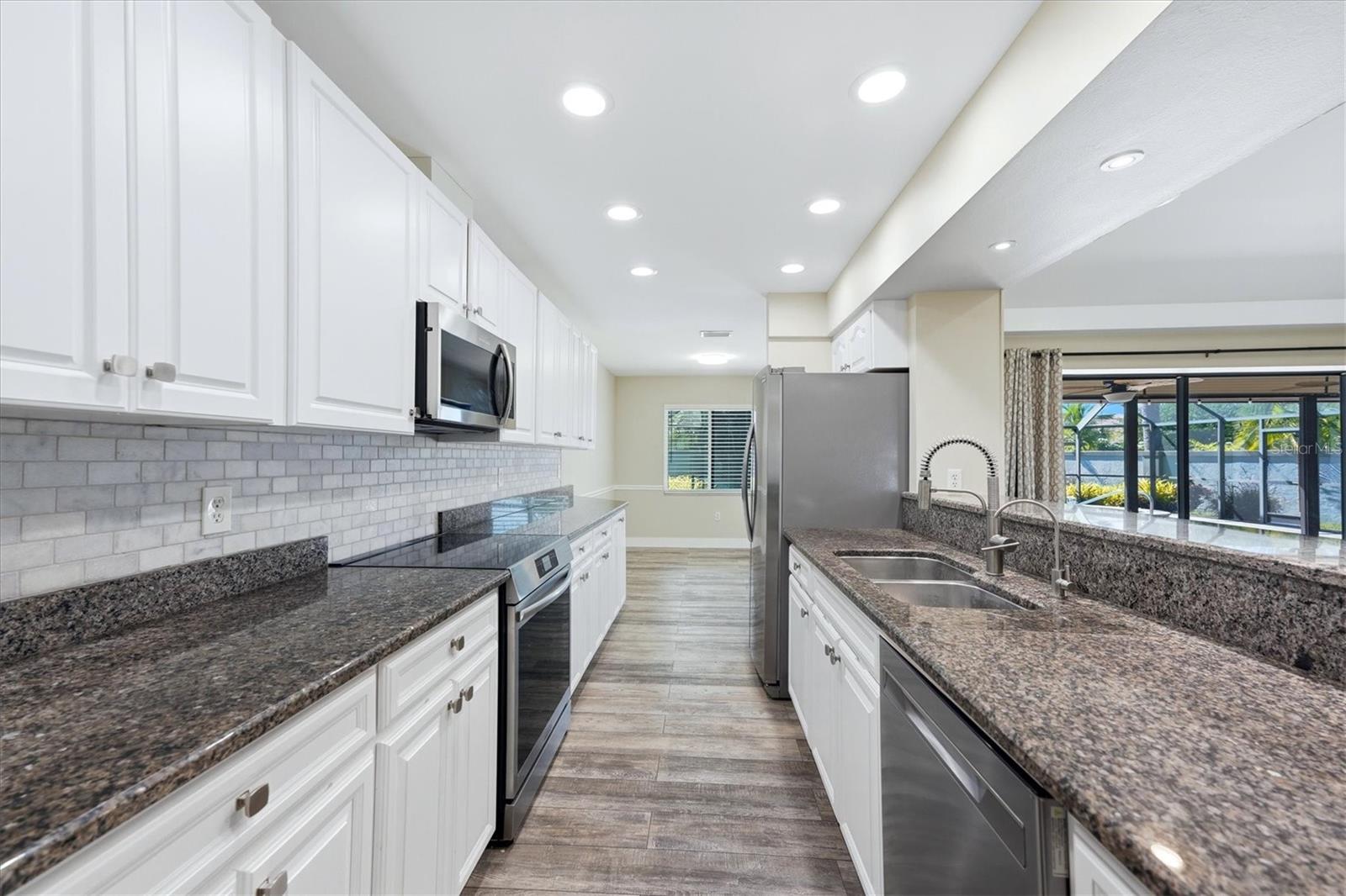 6993 COUNTRY LAKES CIR — photo 12