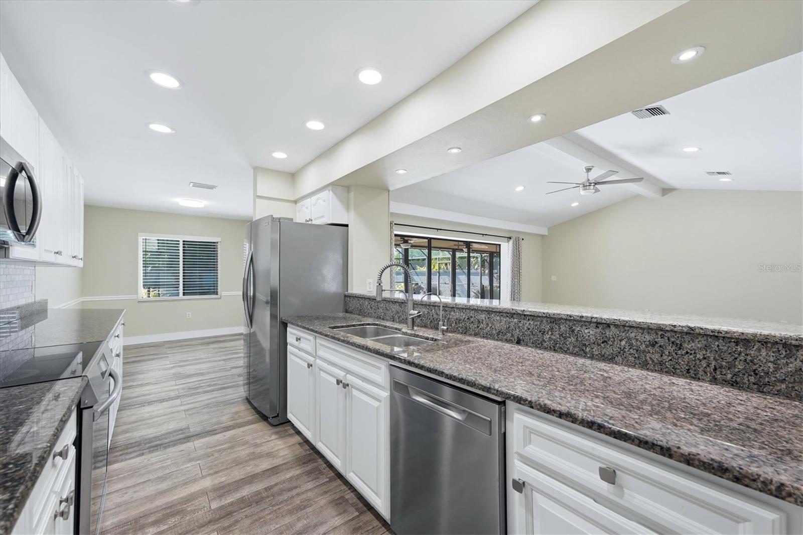 6993 COUNTRY LAKES CIR — photo 10