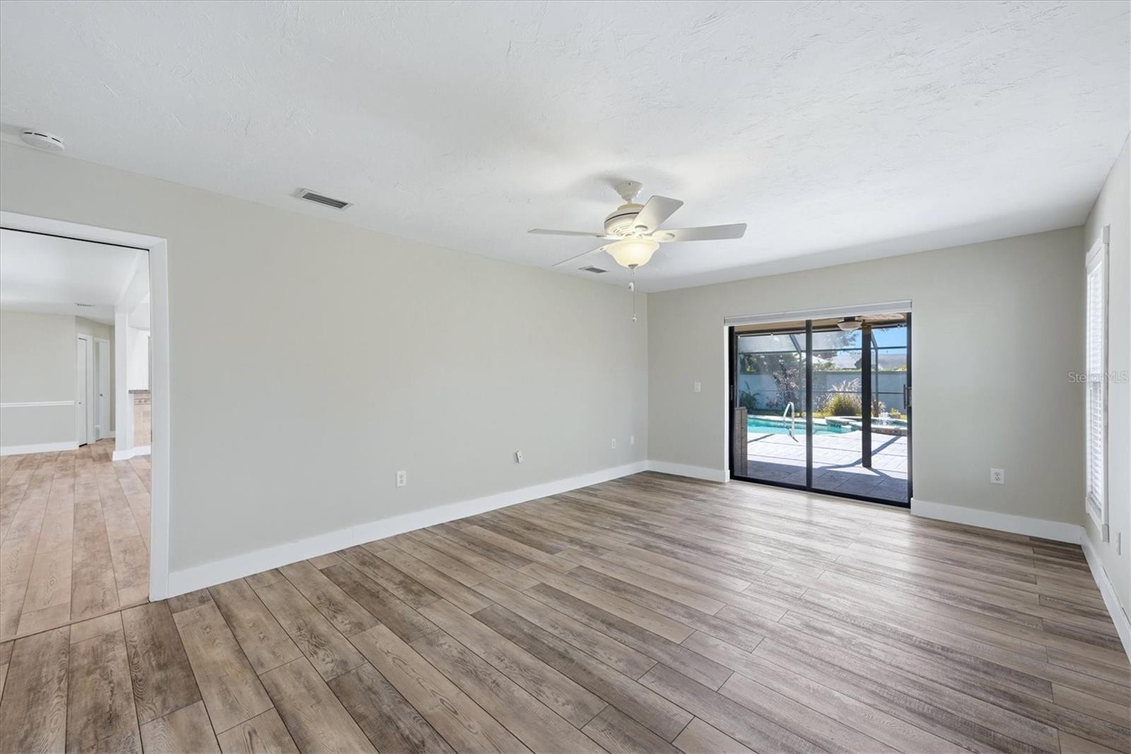 6993 COUNTRY LAKES CIR — photo 7