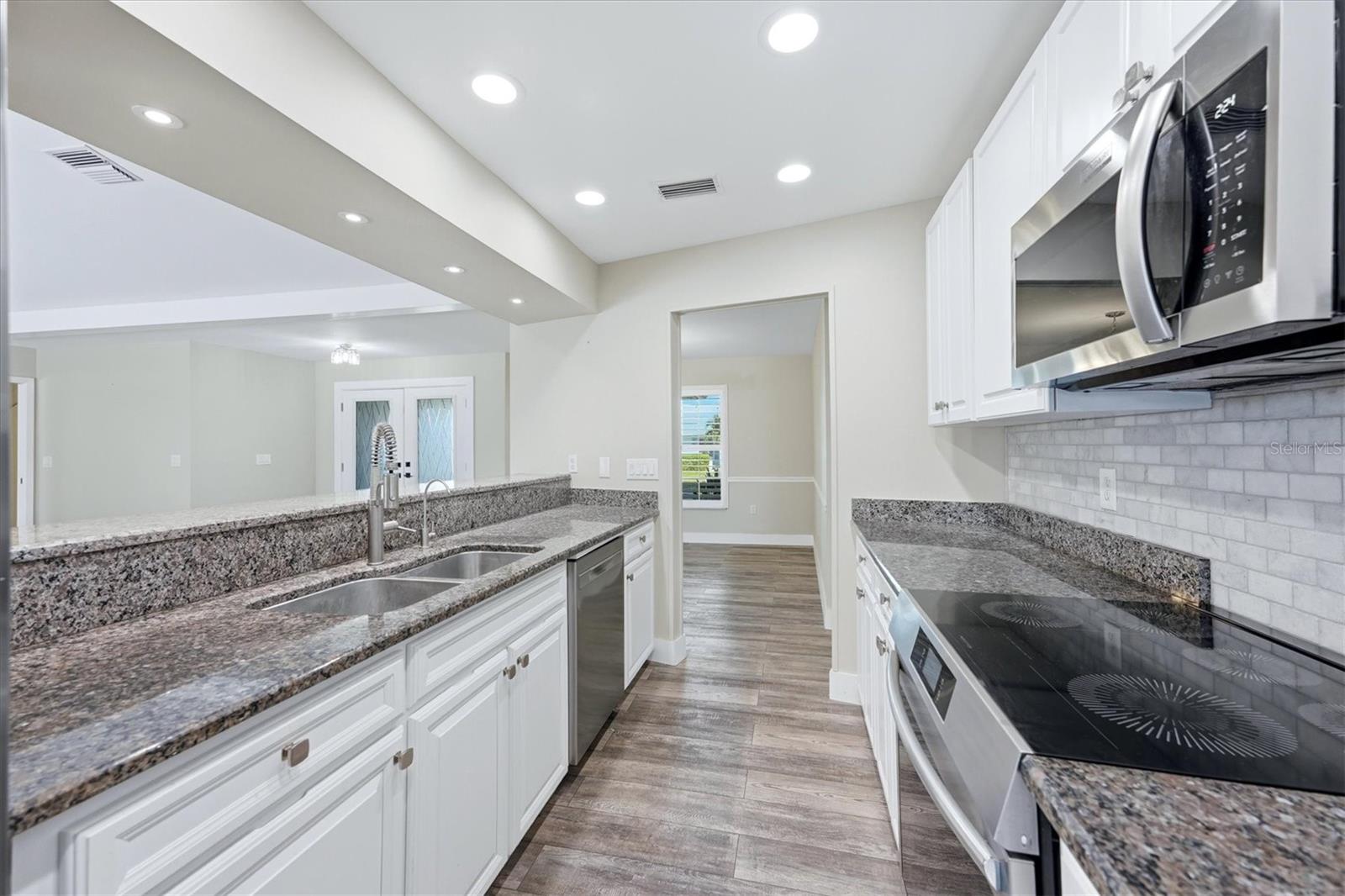 6993 COUNTRY LAKES CIR — photo 11