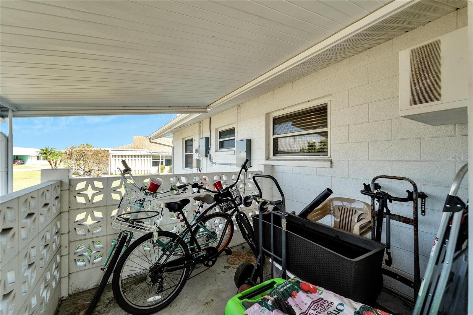 1216 HACIENDA DR — photo 47