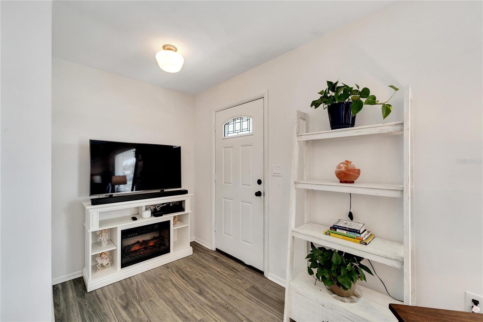 1216 HACIENDA DR — photo 4