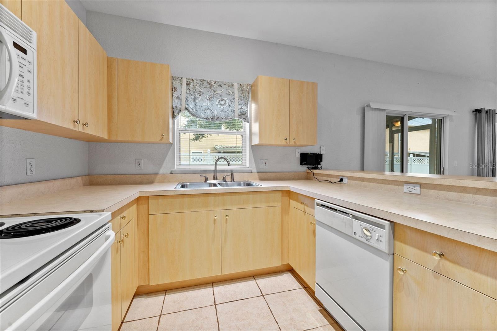 16309 NEWBURY PALMS CT — photo 14