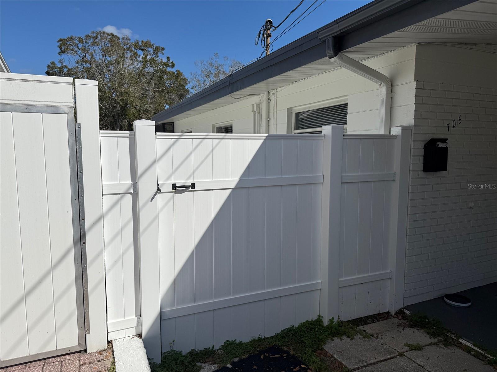 705 W RIVER HEIGHTS AVE — photo 14
