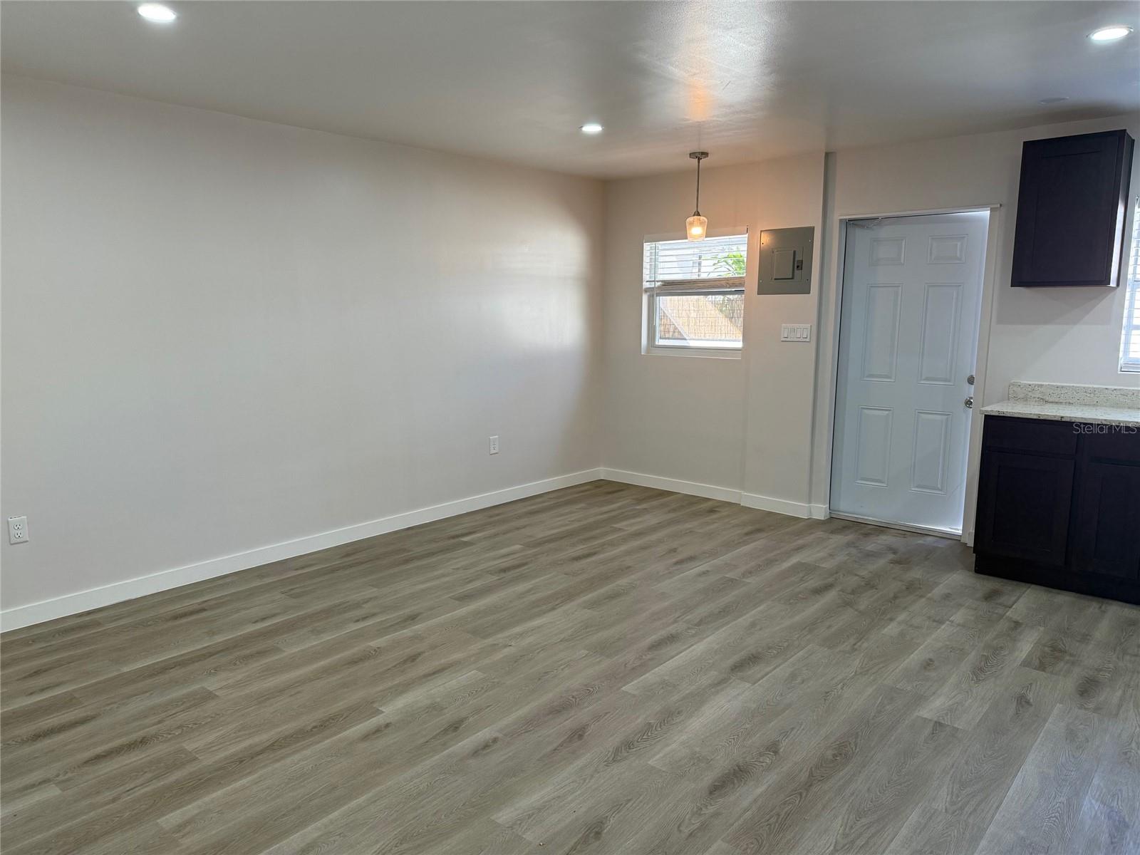 705 W RIVER HEIGHTS AVE — photo 6
