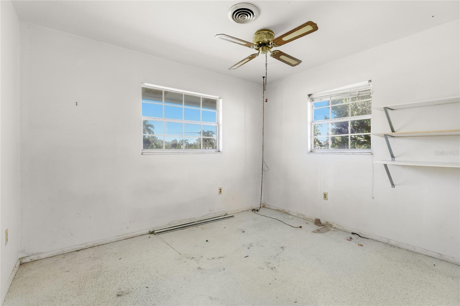 612 CENTER RD — photo 17