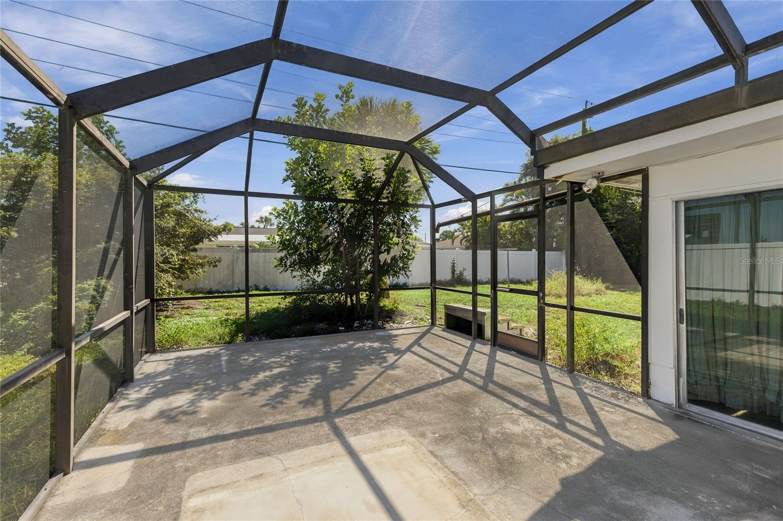 612 CENTER RD — photo 24