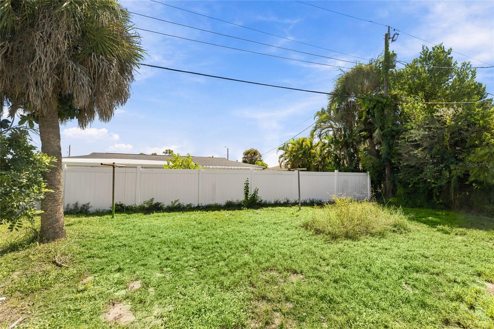 612 CENTER RD — photo 26