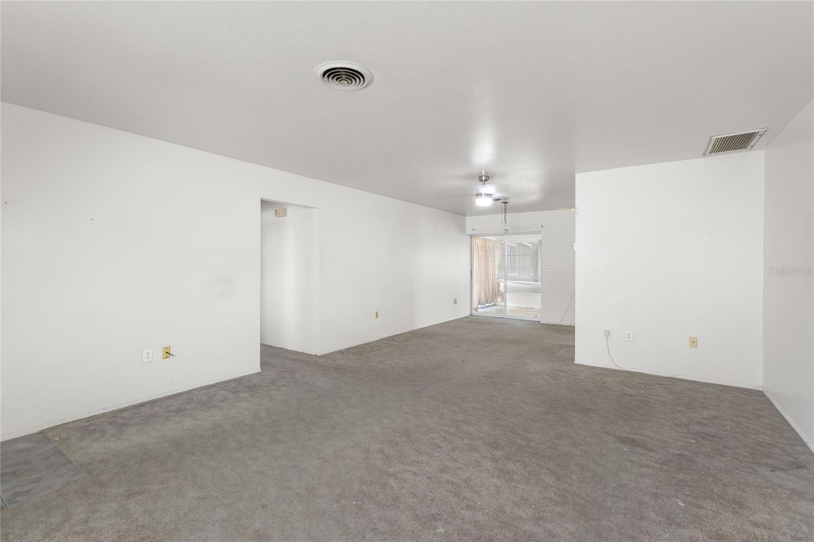 612 CENTER RD — photo 6