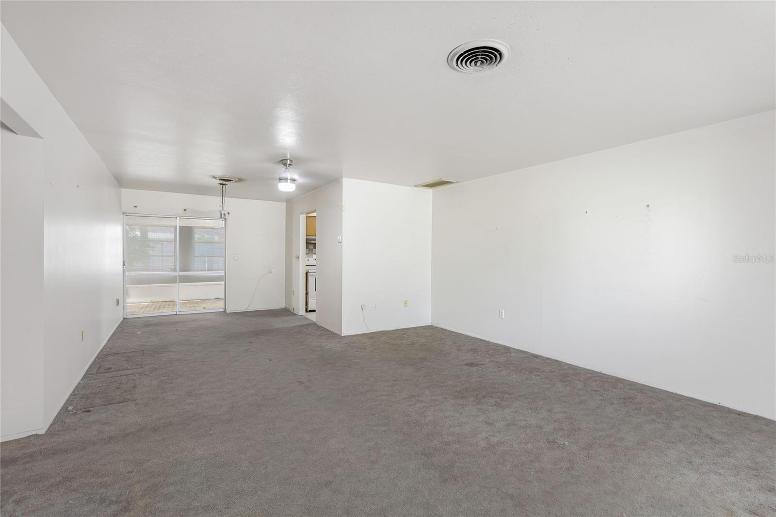 612 CENTER RD — photo 4