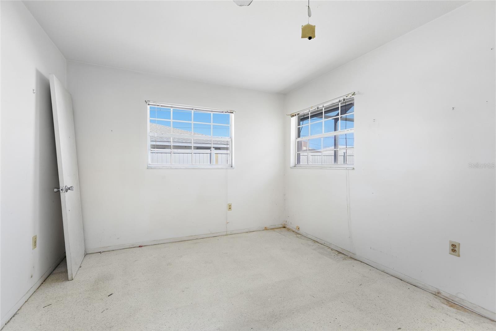 612 CENTER RD — photo 13