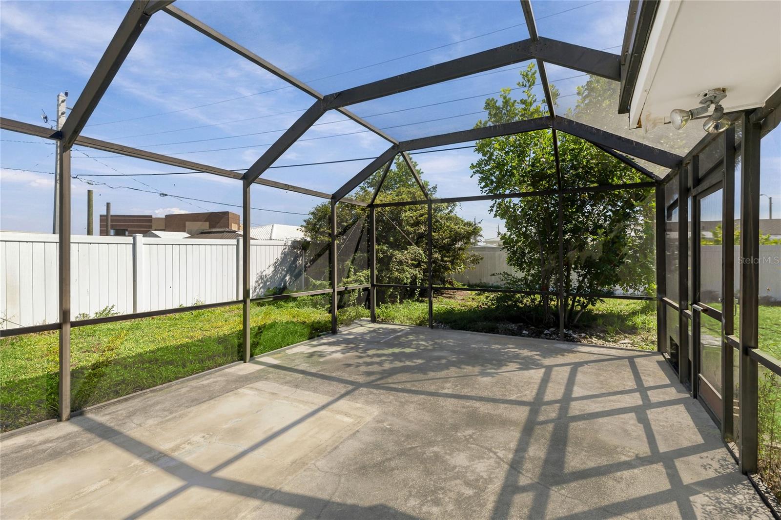 612 CENTER RD — photo 25