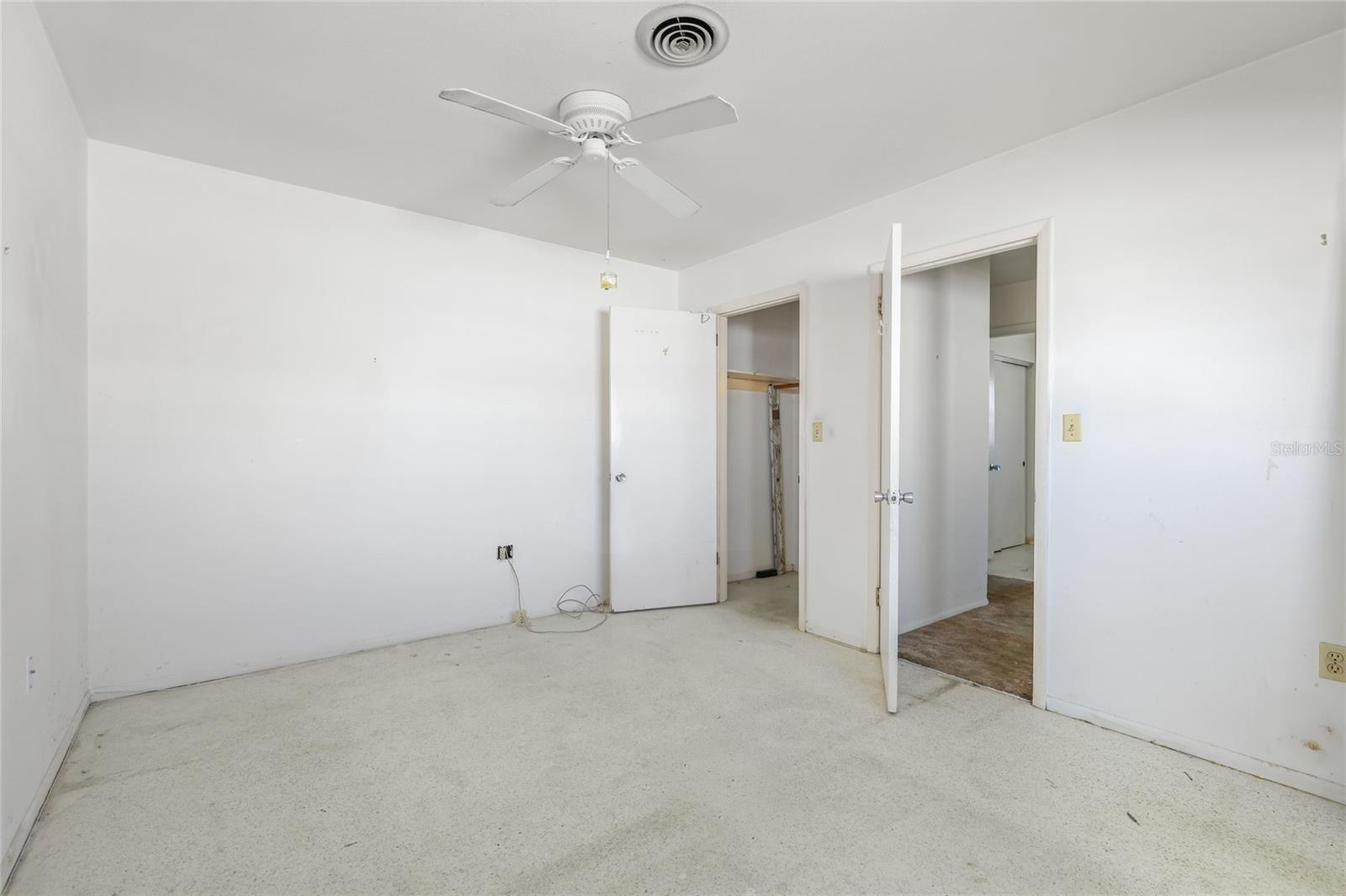 612 CENTER RD — photo 15