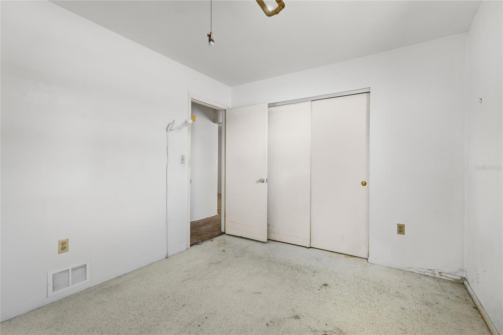 612 CENTER RD — photo 18