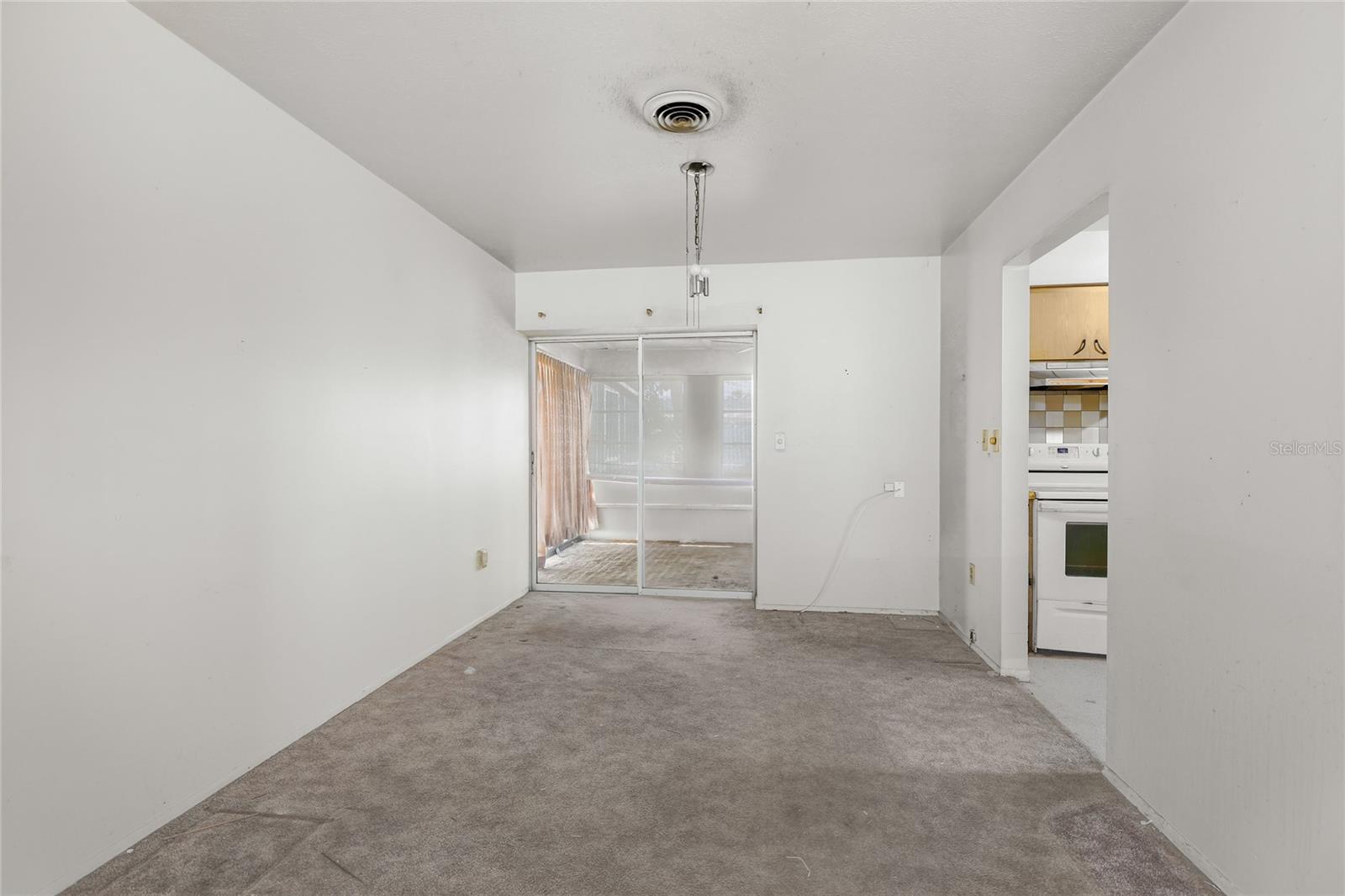 612 CENTER RD — photo 8