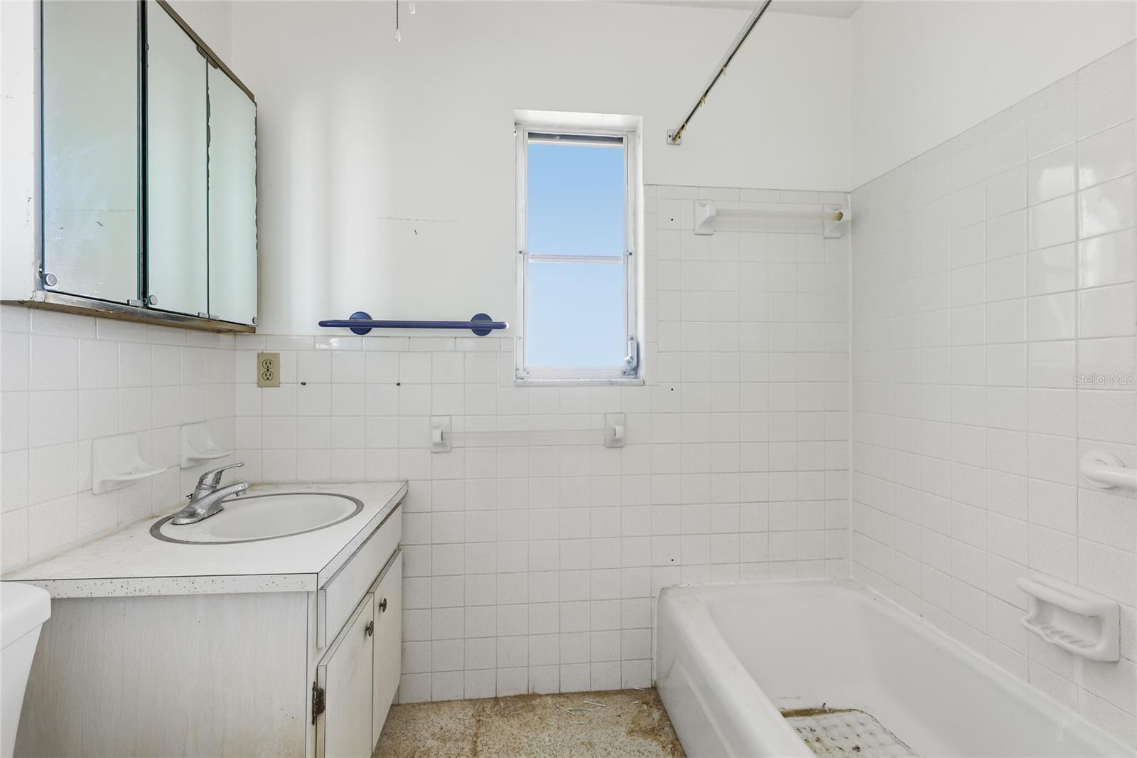 612 CENTER RD — photo 16