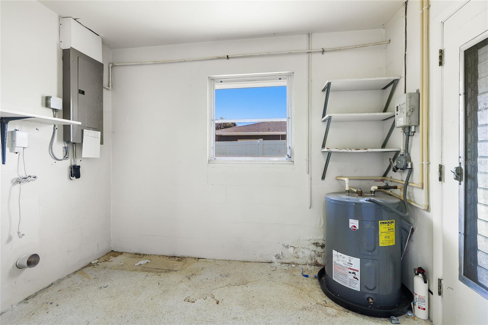 612 CENTER RD — photo 12