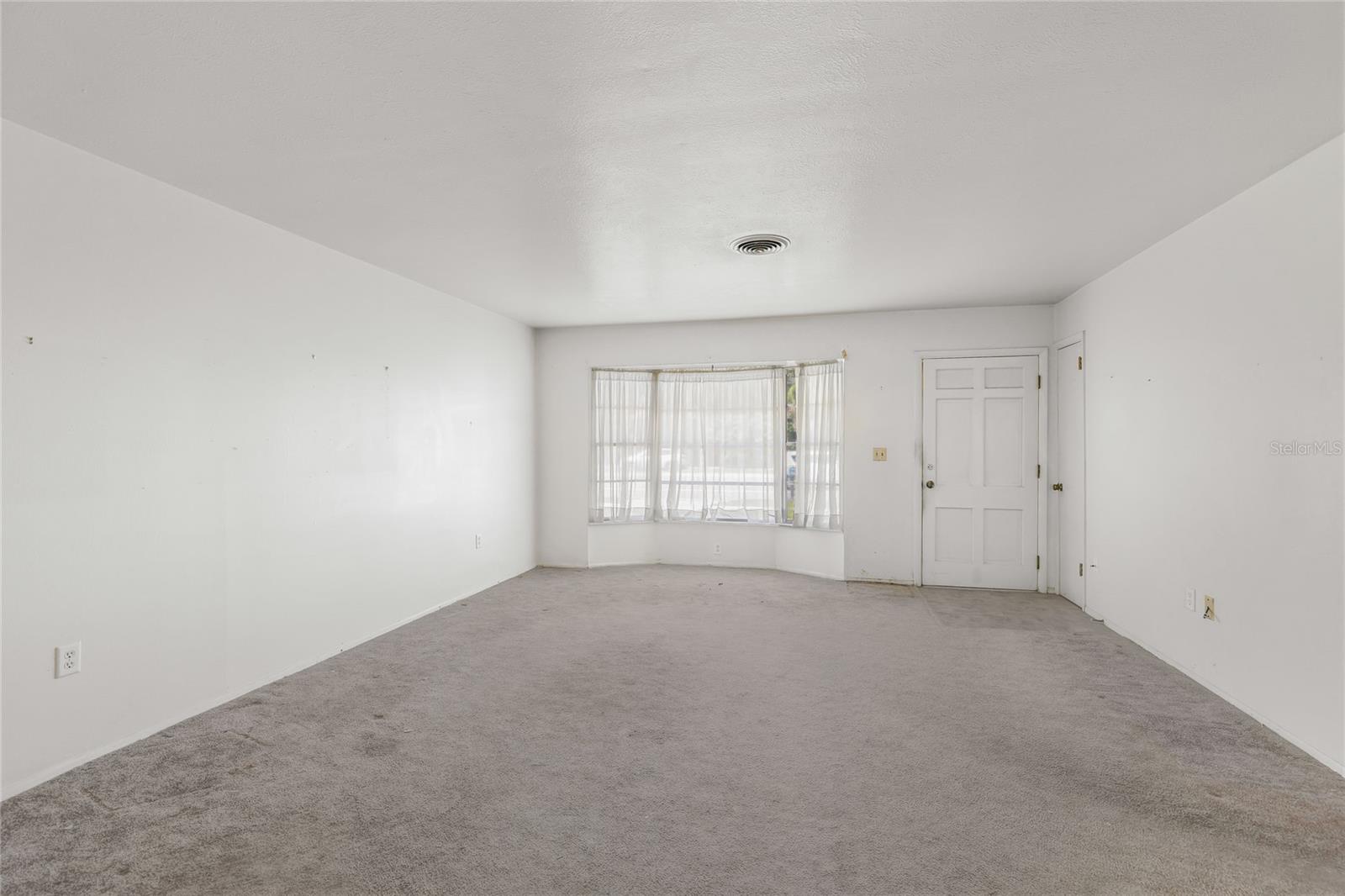 612 CENTER RD — photo 7
