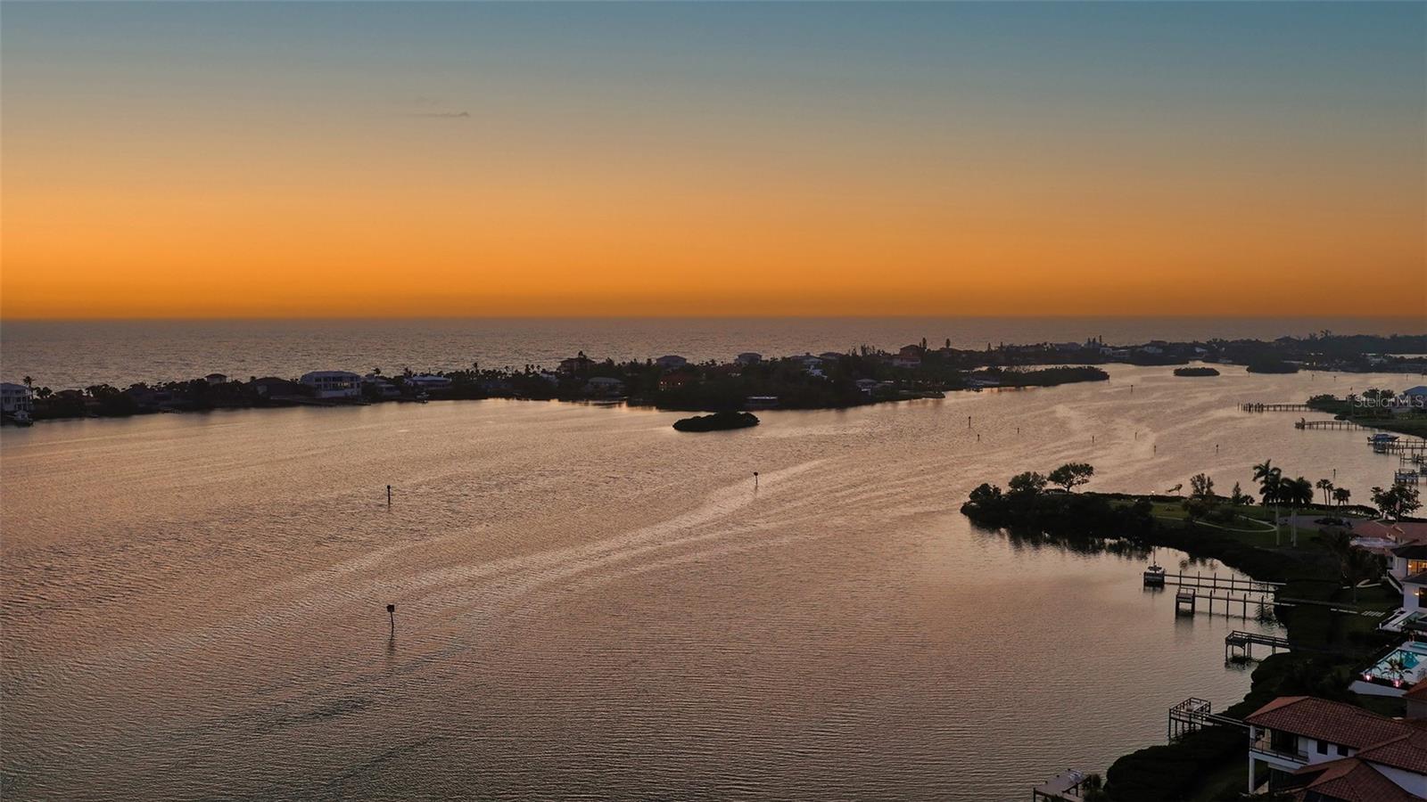 275 LOOKOUT POINT DR — photo 92