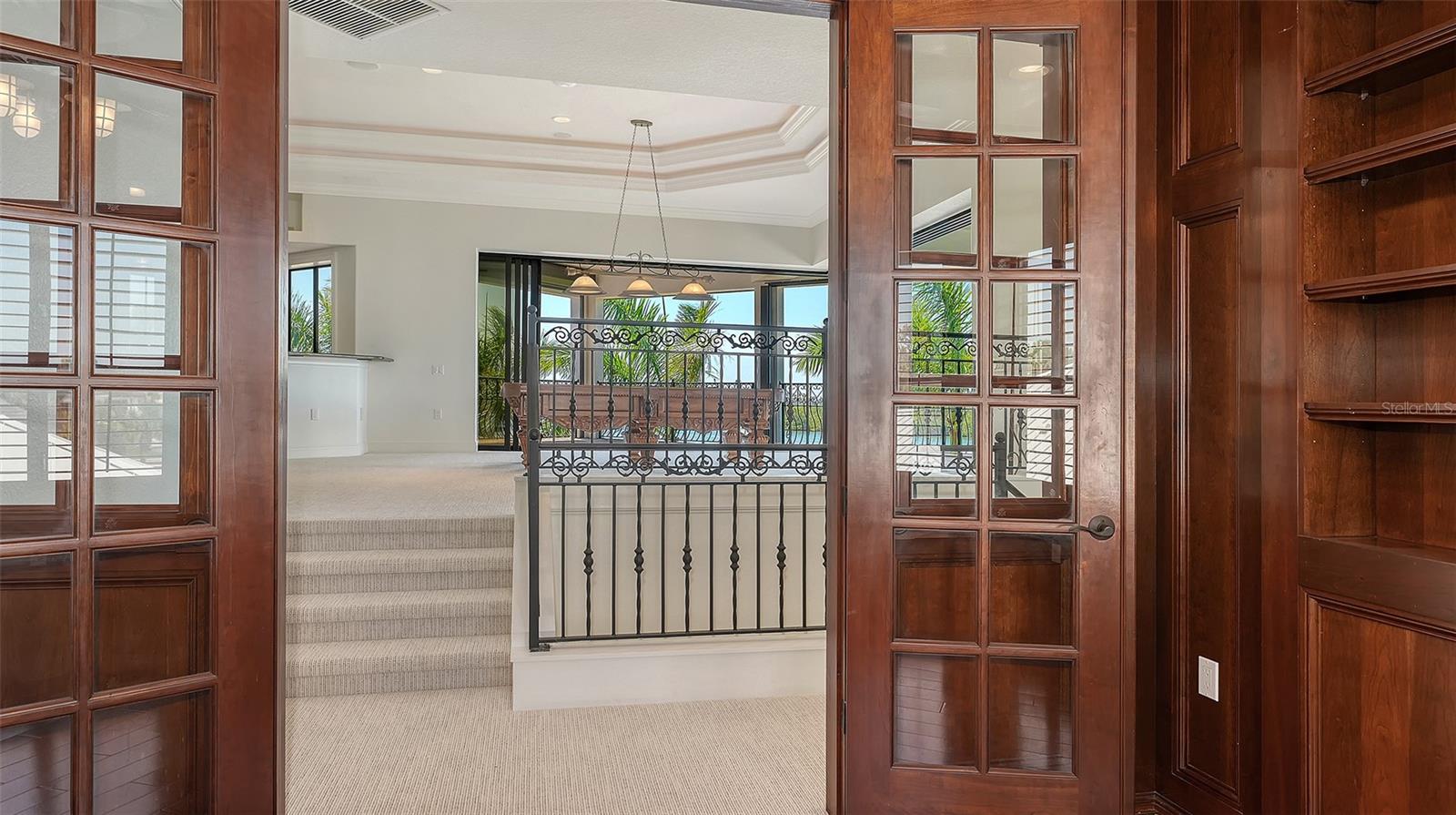 275 LOOKOUT POINT DR — photo 63