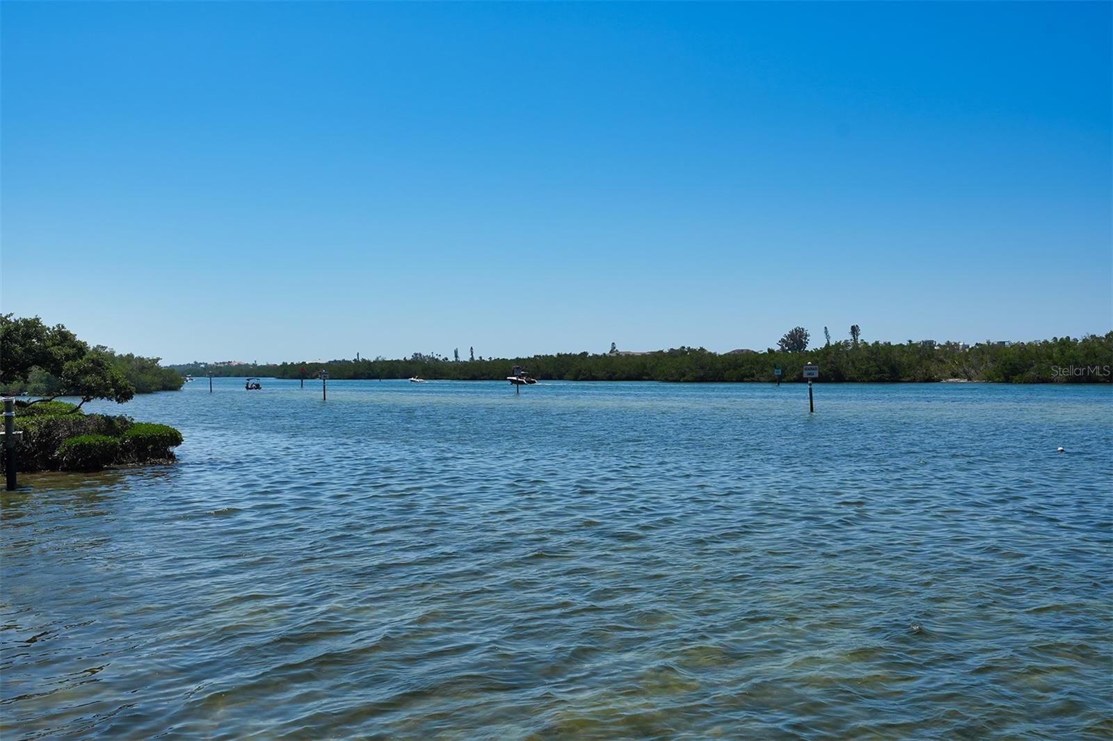 275 LOOKOUT POINT DR — photo 85