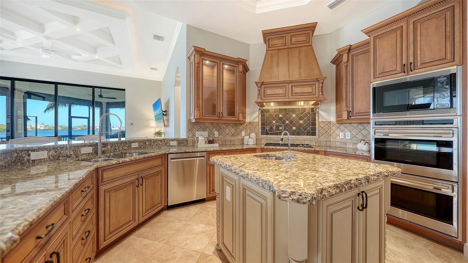 275 LOOKOUT POINT DR — photo 36