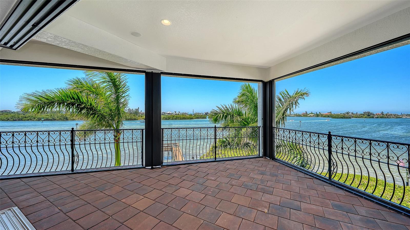 275 LOOKOUT POINT DR — photo 69