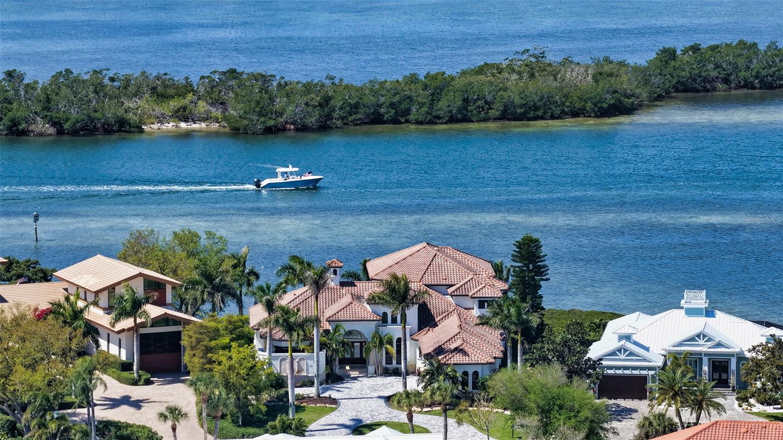 275 LOOKOUT POINT DR — photo 3